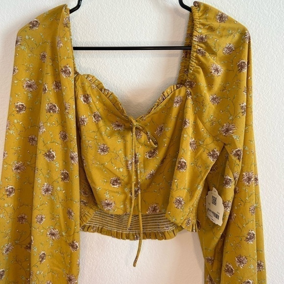 NWT Altar'd State Women's Yellow Floral Crop Top Lg. - Picture 2 of 12